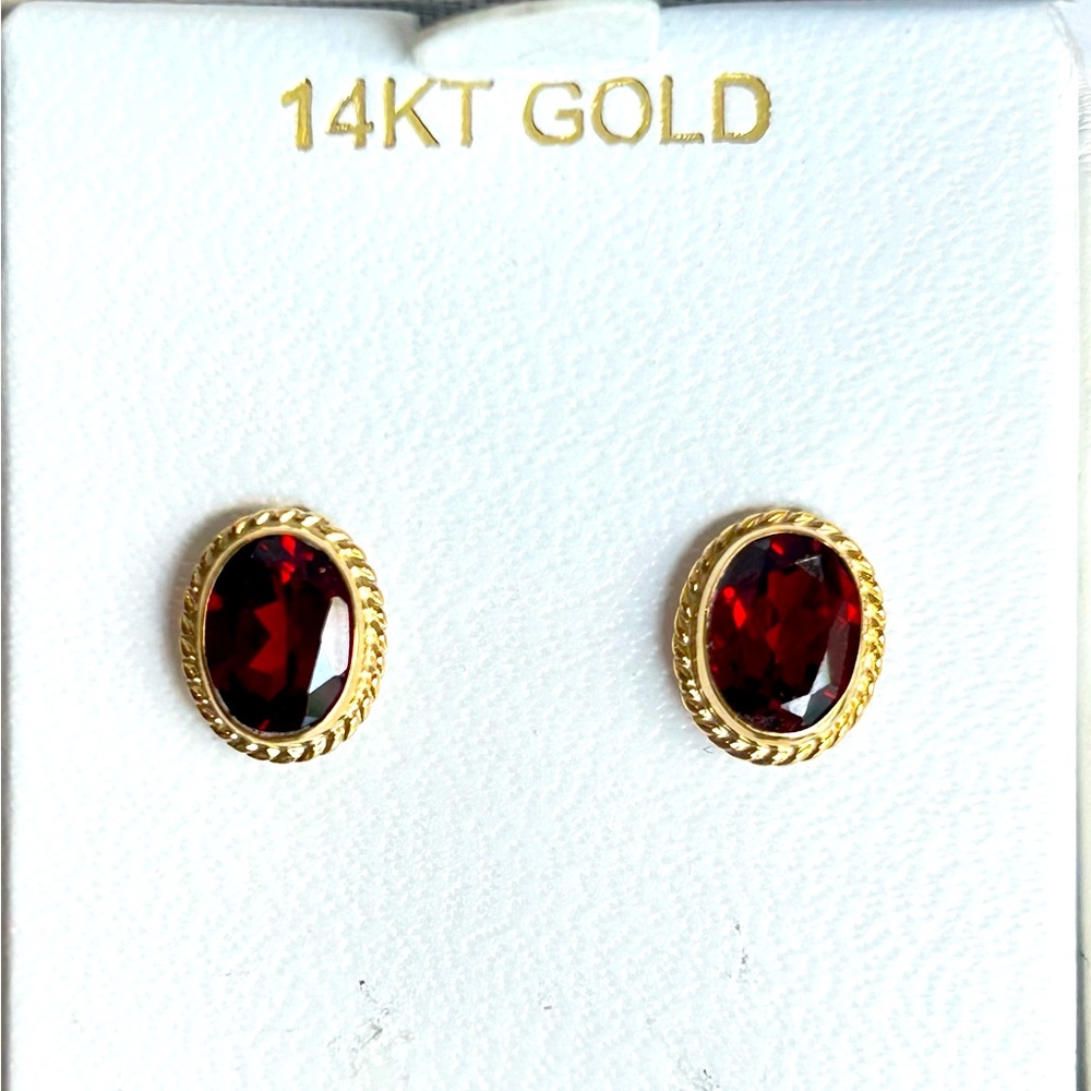 Genuine 14K Y Gold Oval Garnet Earrings Lively Red Garnets 10x8mm New in Box!